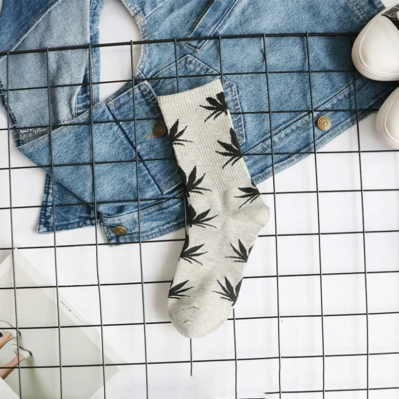 Man Fashion comfortable high quality cotton socks leaf maple leaves casual long paragraph hemp weed boat socks spring and autumn