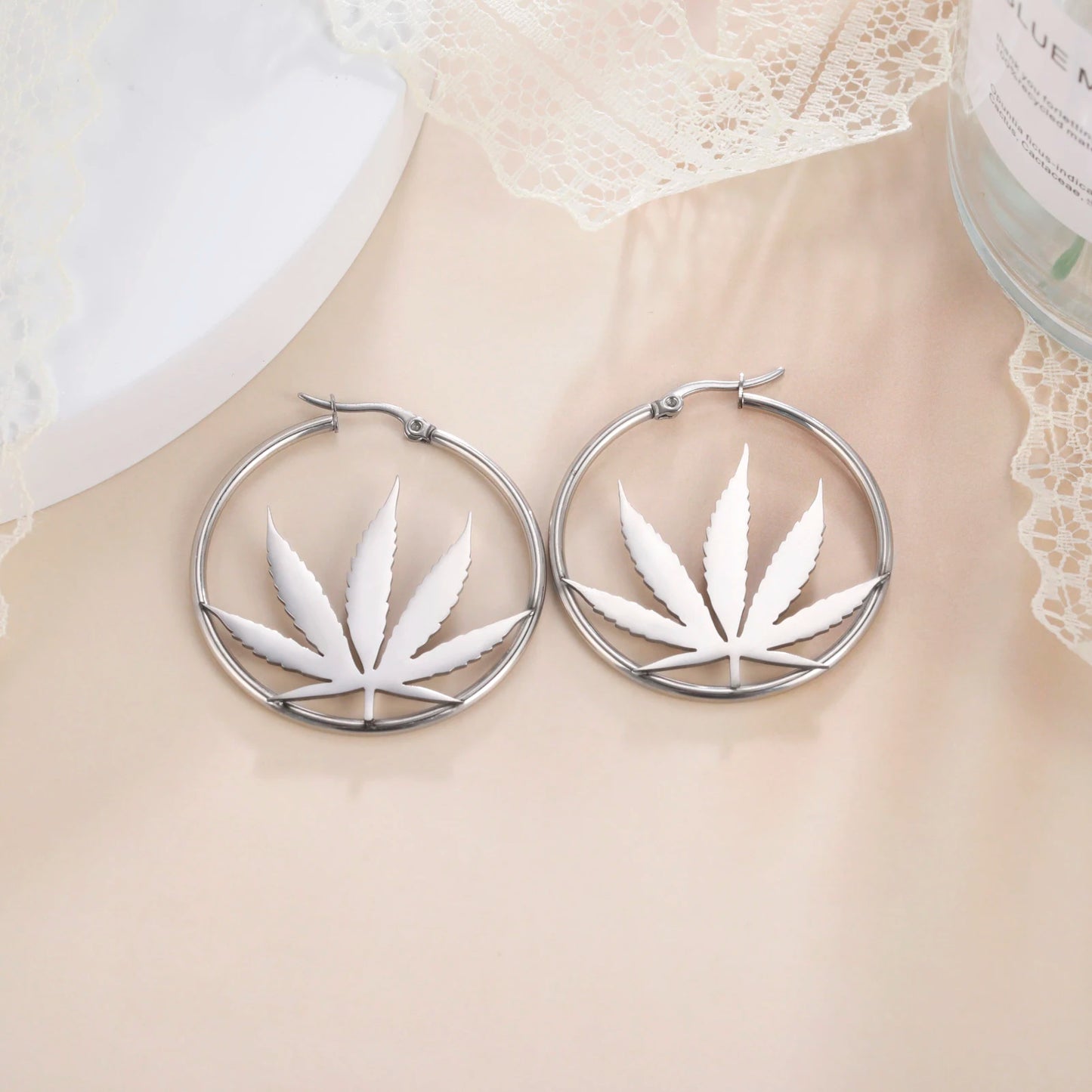 Cazador Marijuana Maple Leaf Hoop Earrings for Women Stainless Steel Drop Earrings Birthday Jewelry Gift 2025 Trending Wholesale