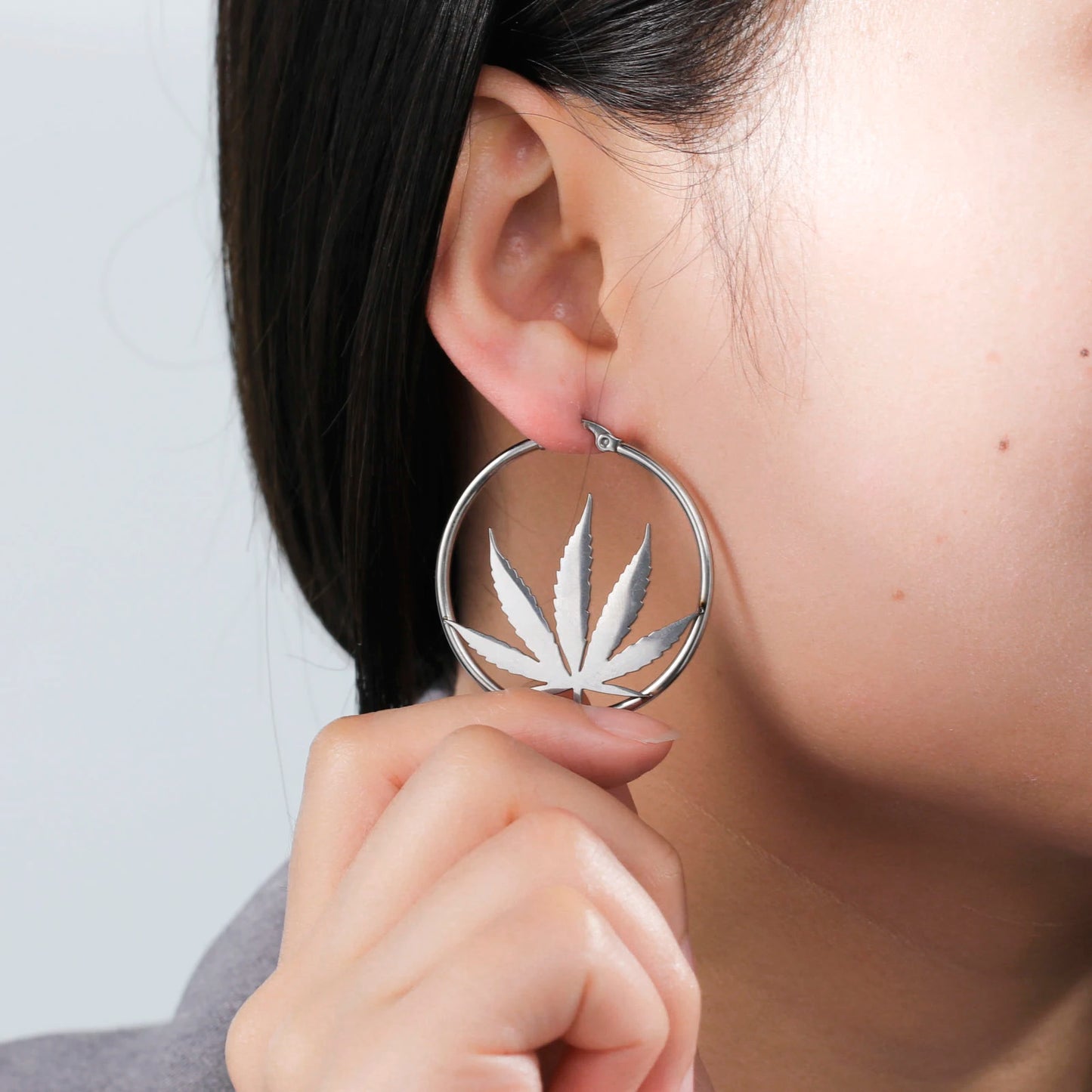 Cazador Marijuana Maple Leaf Hoop Earrings for Women Stainless Steel Drop Earrings Birthday Jewelry Gift 2025 Trending Wholesale